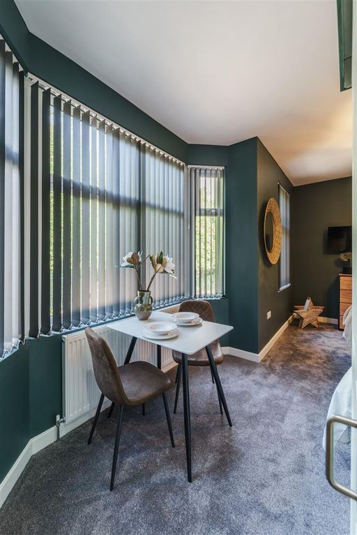 Property photo 3 of 8 Studio 5