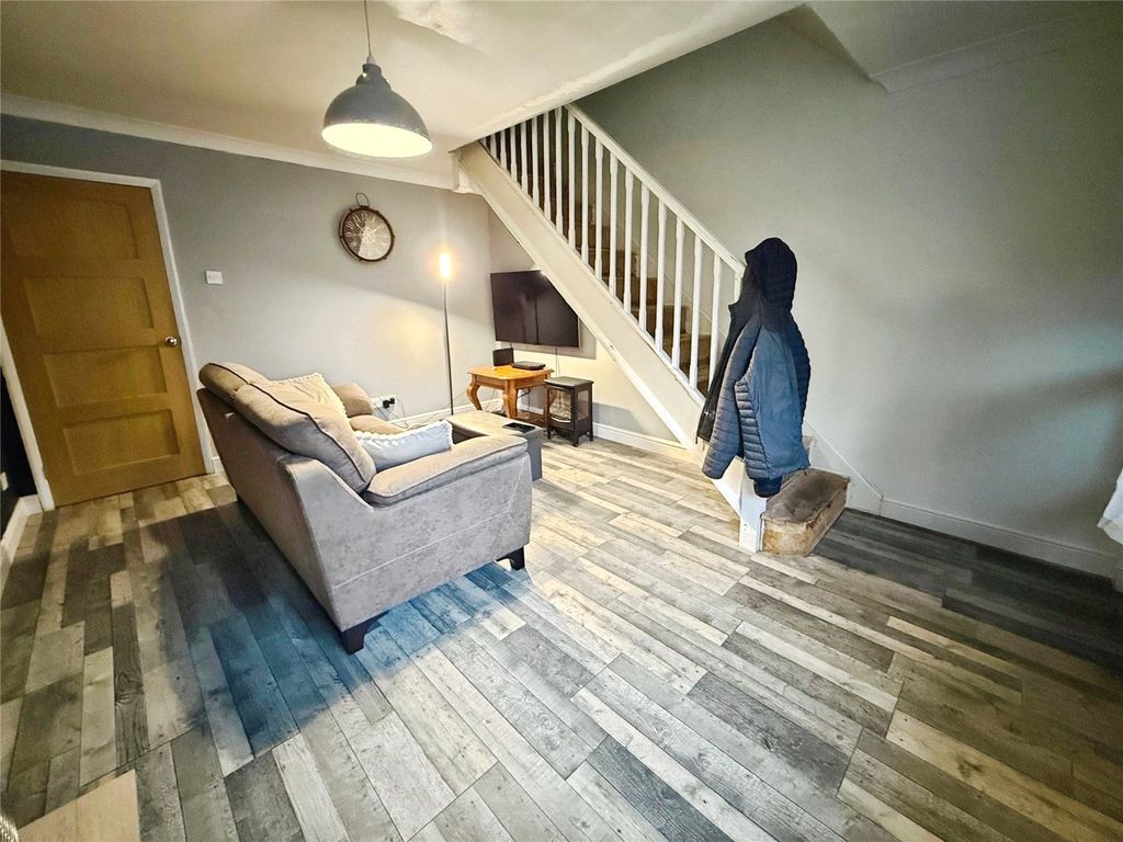 Property photo 2 of 12 Lounge