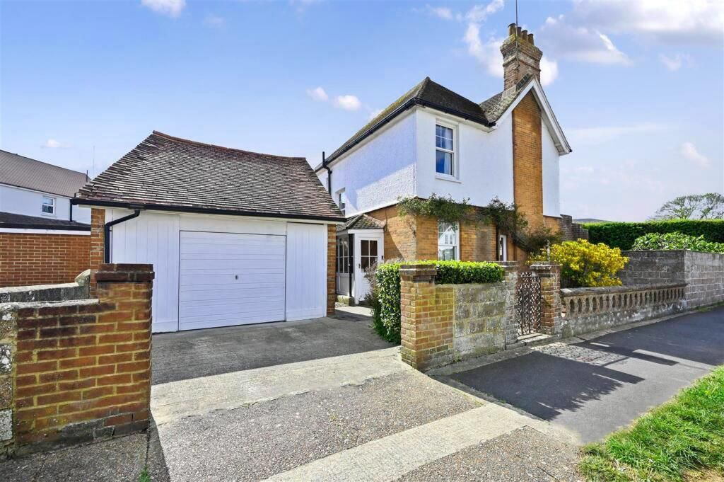 Property photo 1 of 17 1-Meads-Road.Jpg