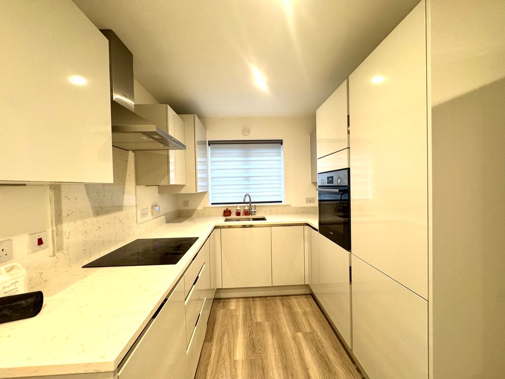 Property photo 3 of 16 Kitchen