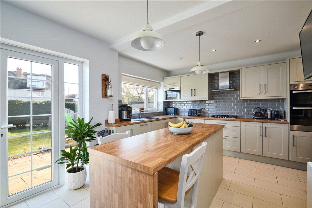 Property photo 3 of 24 Dining Kitchen