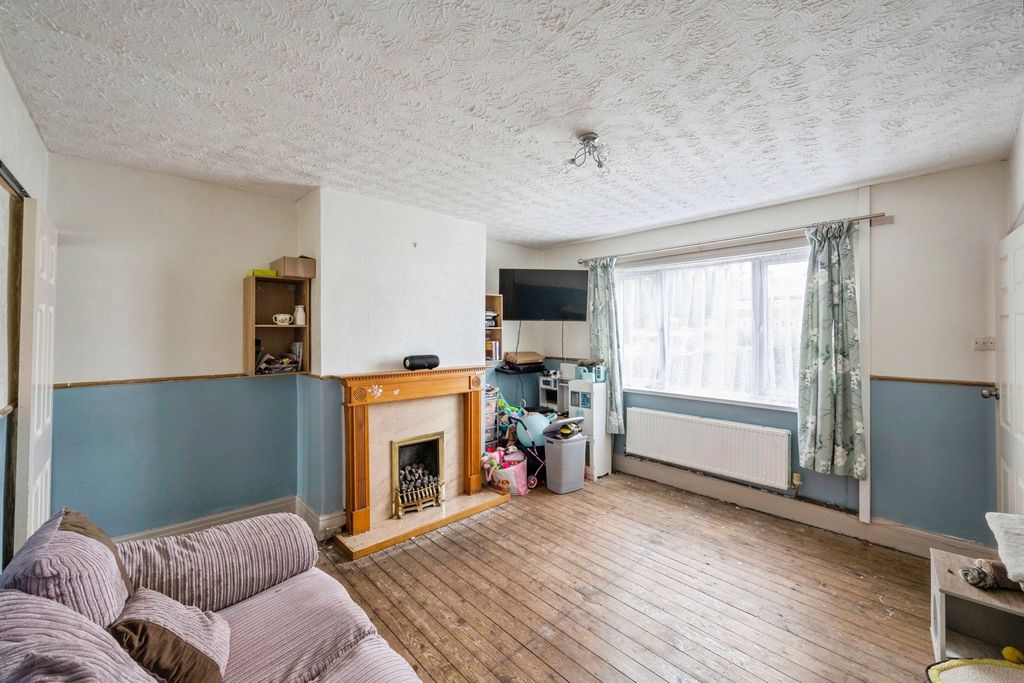 Property photo 3 of 17
