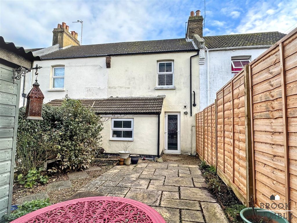 Property photo 2 of 13 01323 438506