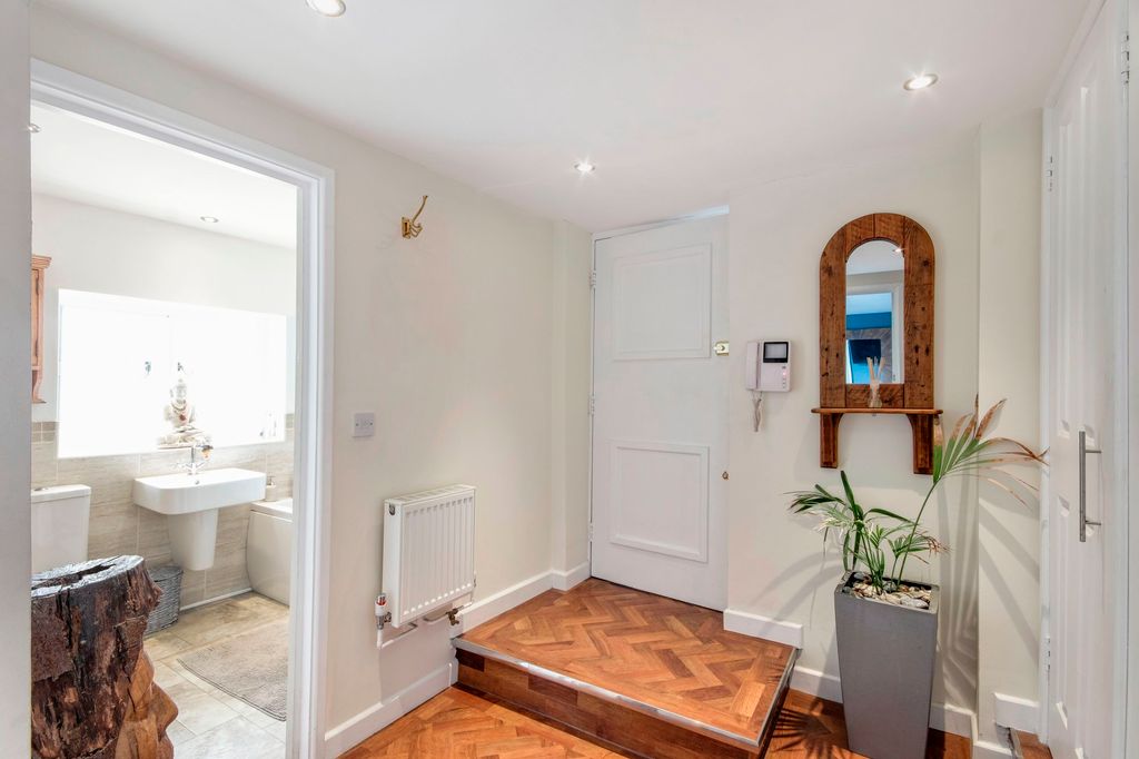 Additional image 14 of 2 bed flat for saleLingfield Road, Edenbridge TN8