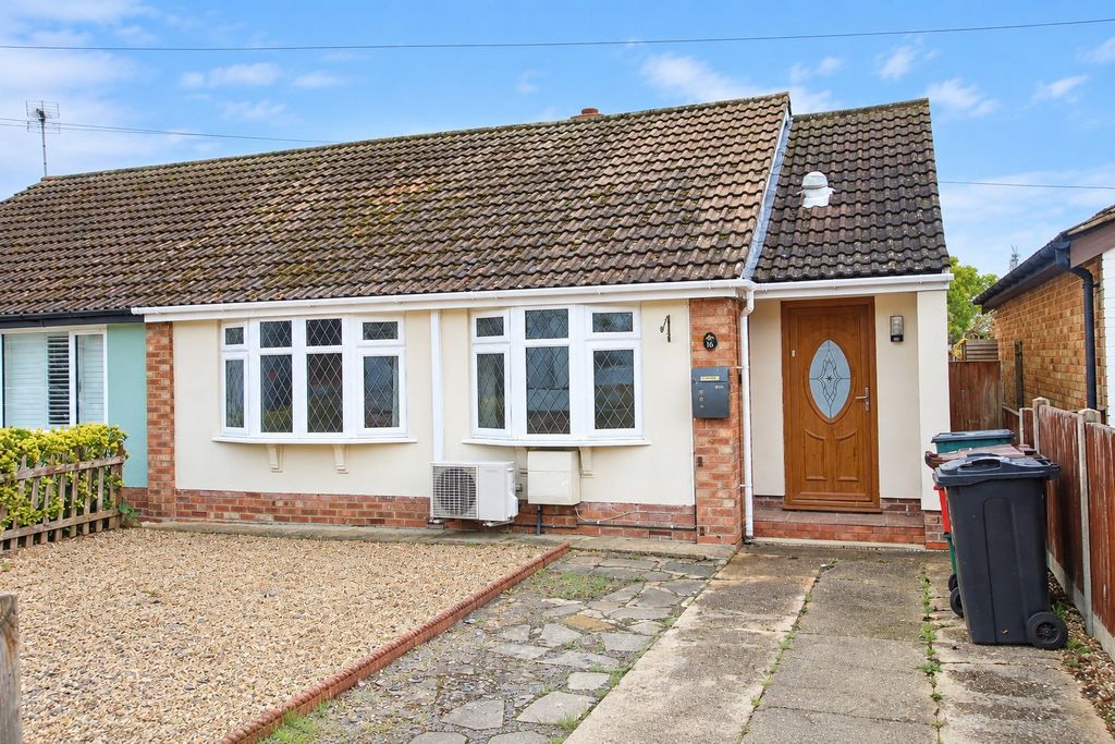 Property photo 1 of 16 Park Square East, Clacton On Sea.