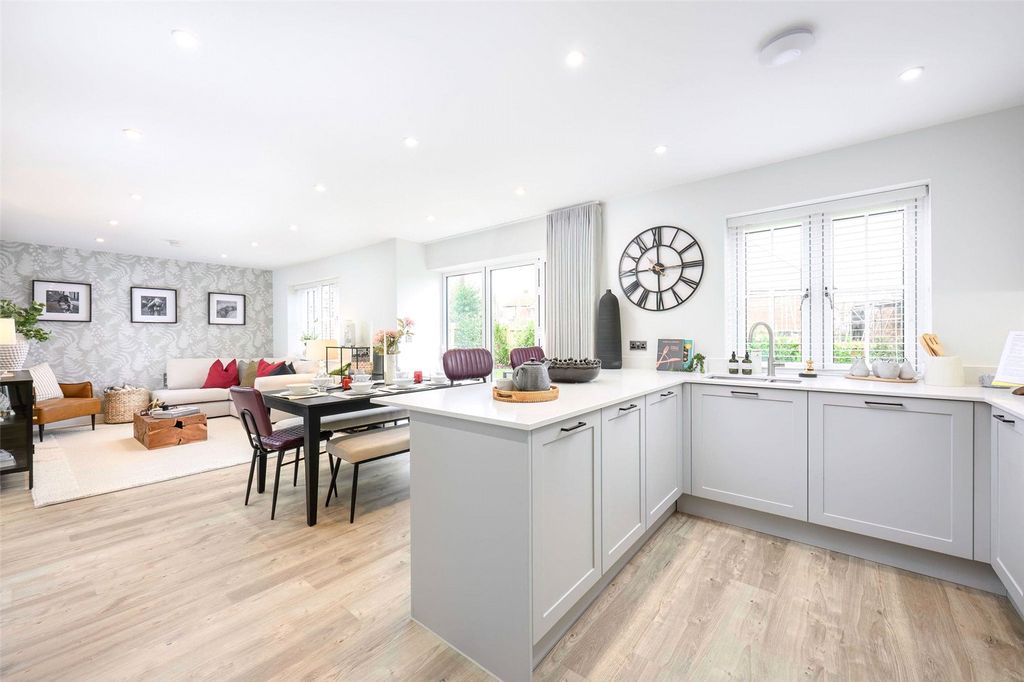 Property photo 1 of 15 Kitchen Diner Family