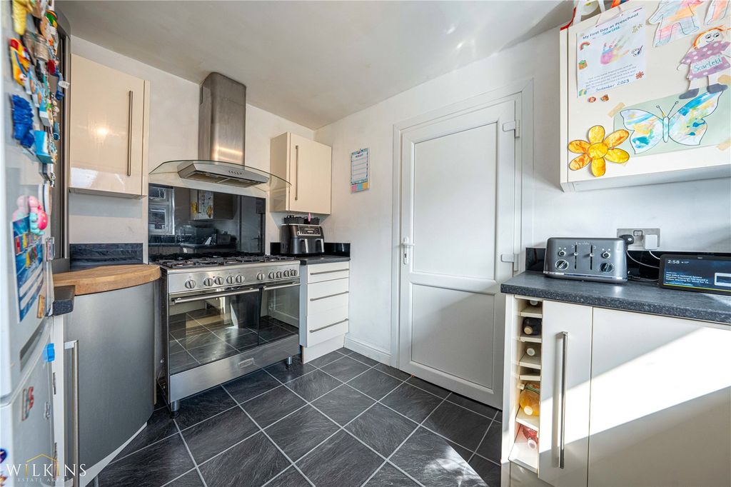 Property photo 2 of 29 Picture No. 25