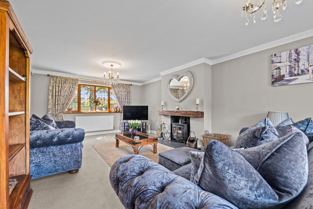 Property photo 2 of 32