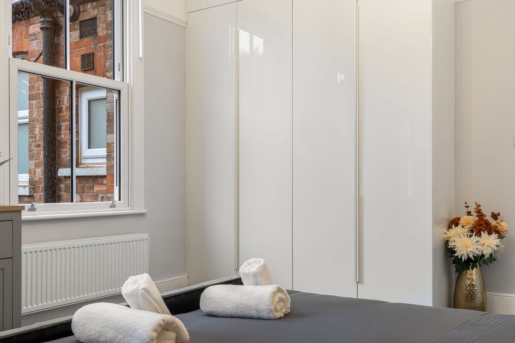 Property photo 2 of 27