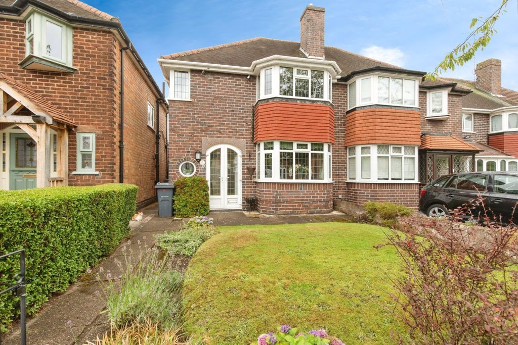 Property photo 1 of 32