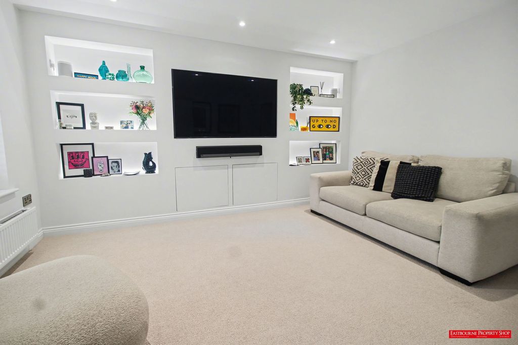 Property photo 2 of 24