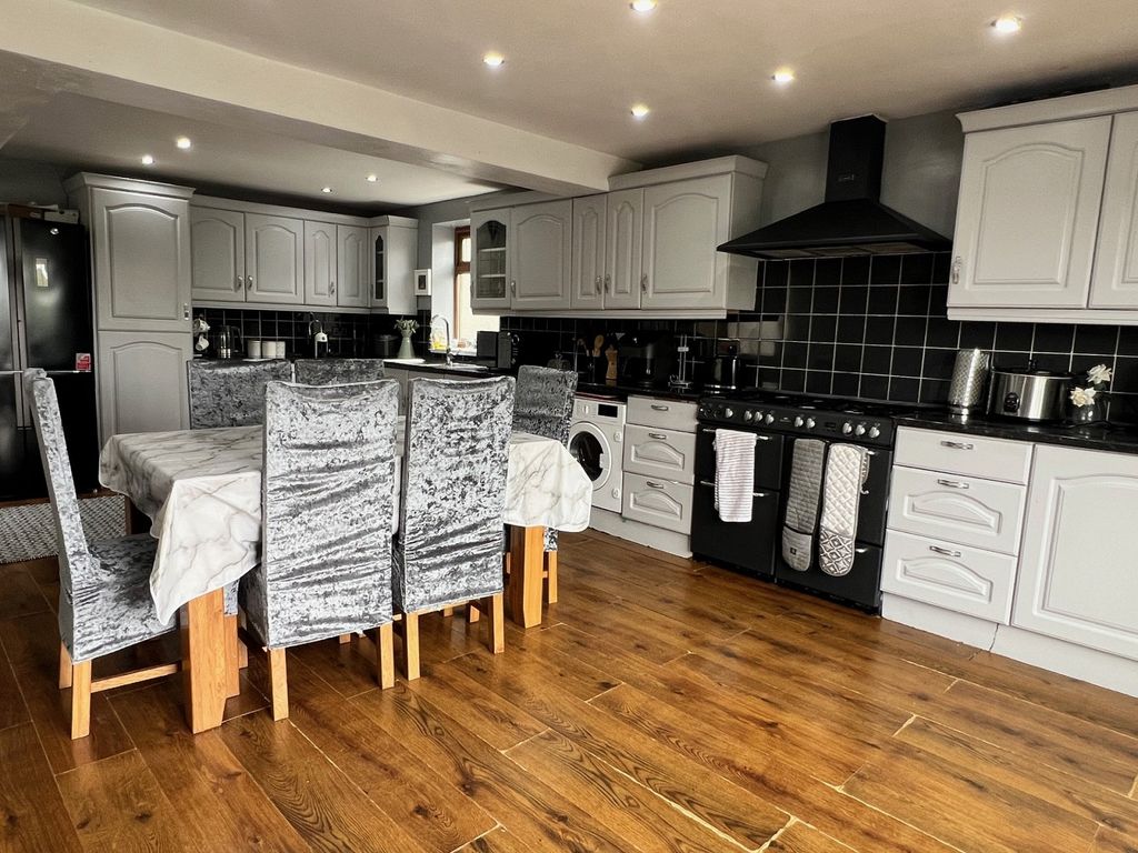 Property photo 3 of 17 Kitchen-Diner