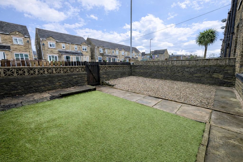 Property photo 2 of 12 Front Graden