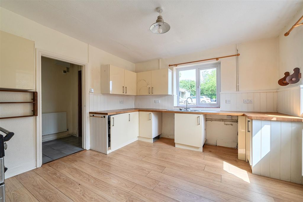 Property photo 3 of 12 Kitchen / Dining Room