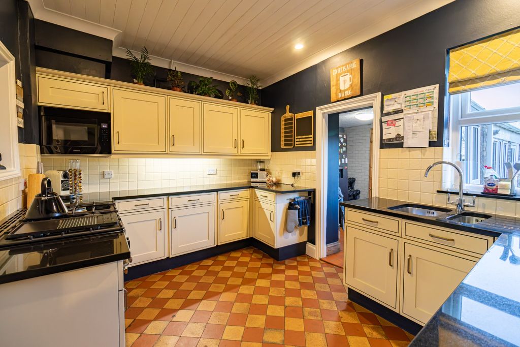 Property photo 3 of 42 4733636