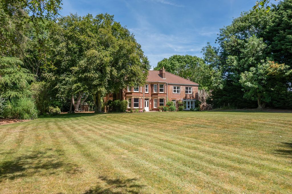 Property photo 2 of 38