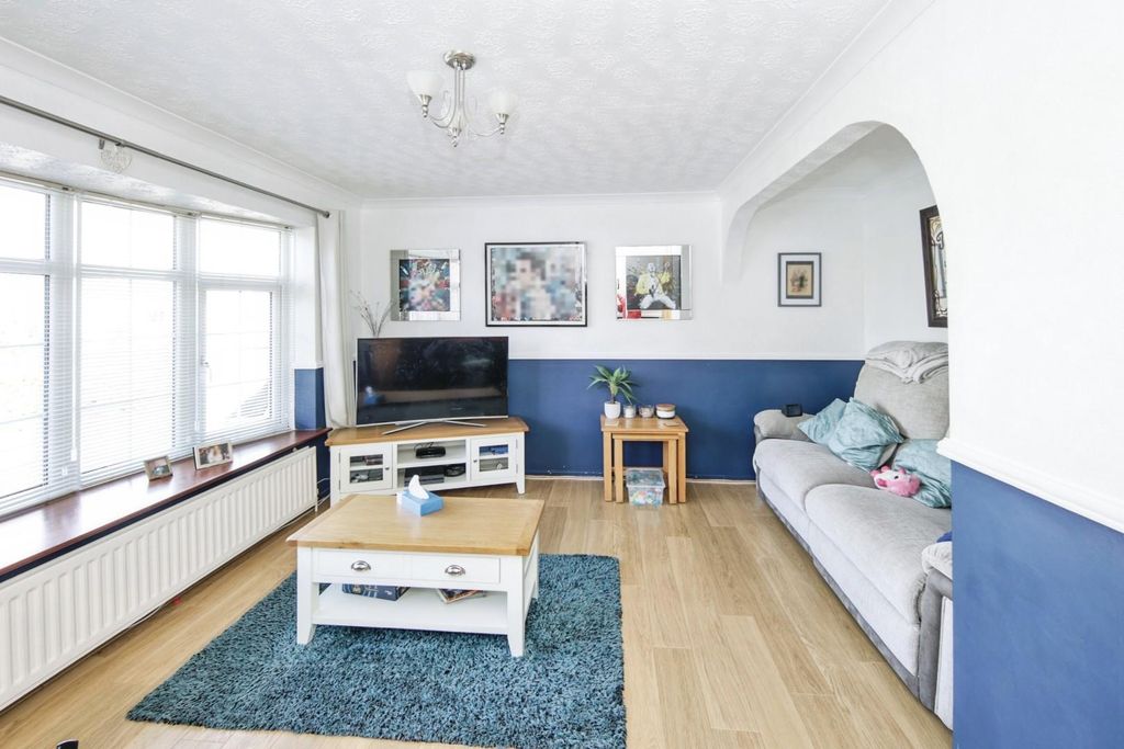 Property photo 3 of 18 52.Jpg