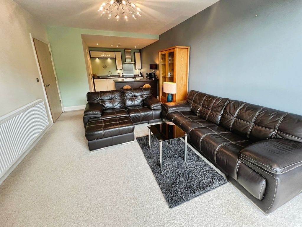 Property photo 2 of 16 Lounge