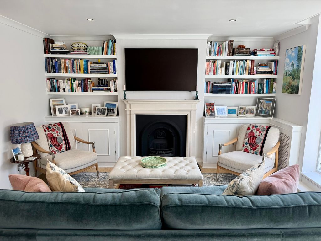 Property photo 1 of 12 Living Room