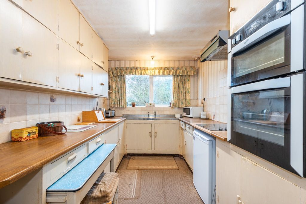 Property photo 3 of 20 Kitchen