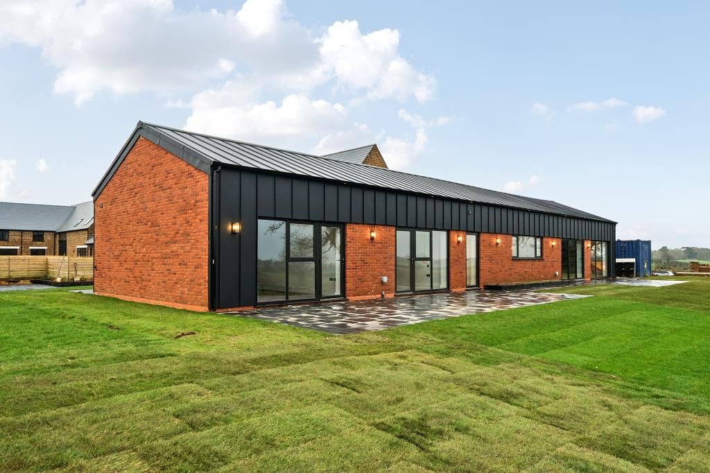 Property photo 2 of 36 Front Aspect