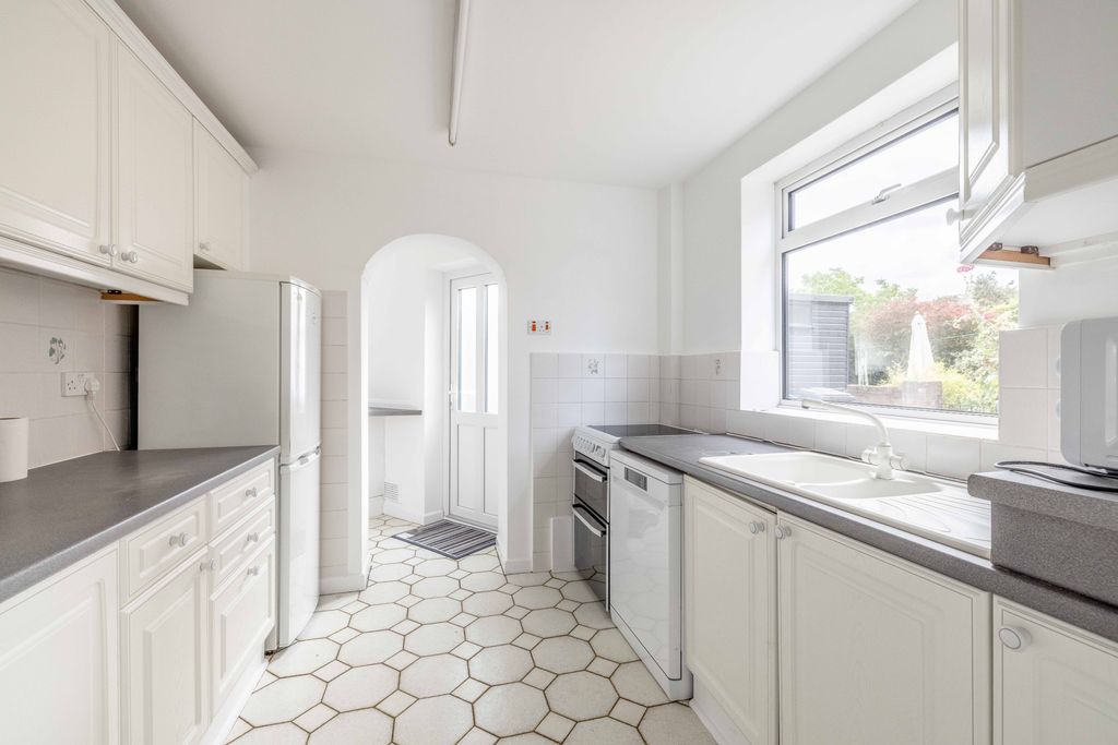 Property photo 3 of 19 Kitchen1