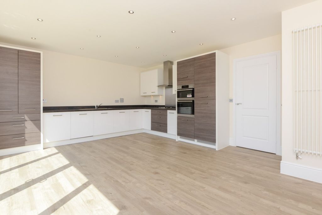 Property photo 1 of 8 4215611