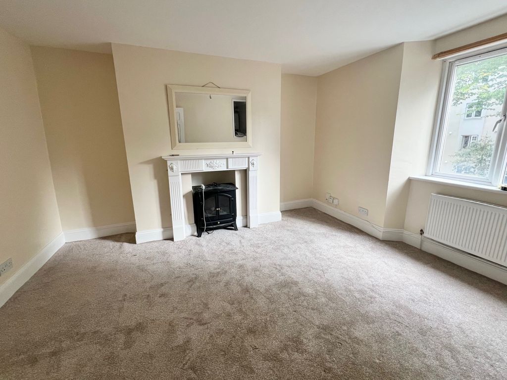 Property photo 2 of 5 Living Room