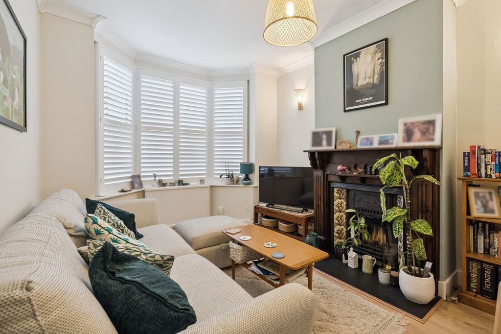 Property photo 2 of 16 Lounge