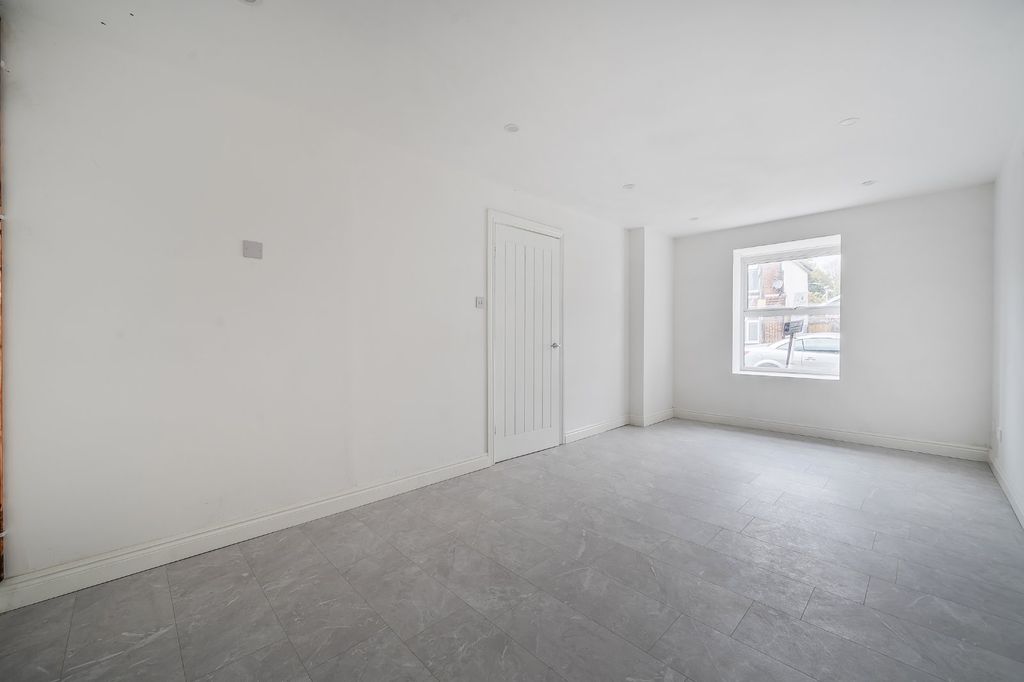 Property photo 3 of 18 Picture No. 08