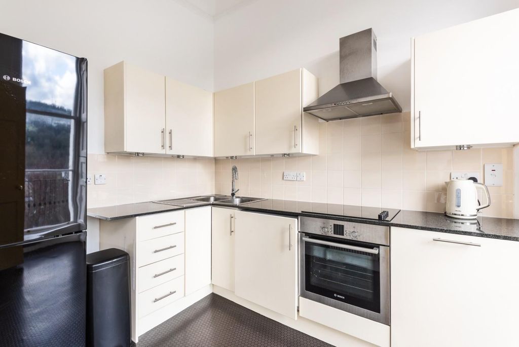 Property photo 3 of 25 Kitchen 2.Jpg