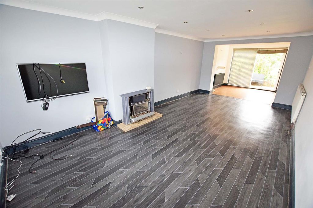 Property photo 2 of 15 Lounge