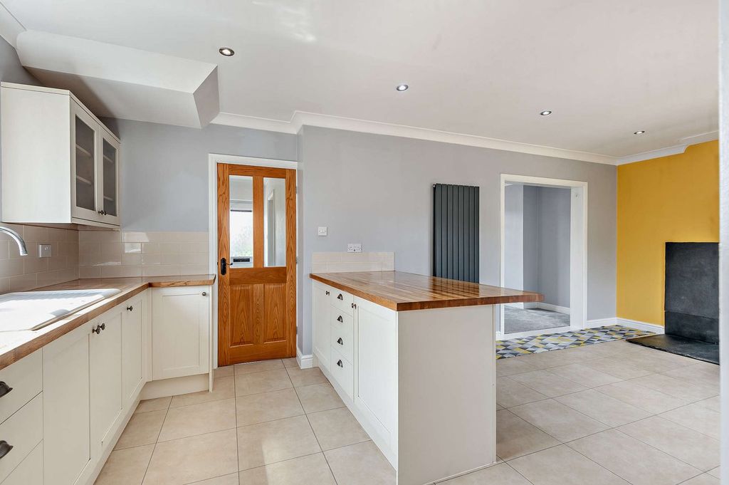Property photo 2 of 24