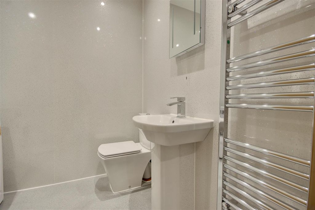 Property photo 3 of 13 F8000B9D-4Df3-486C-91E7-54861Ca7D8C9_1_201_A.Jpeg