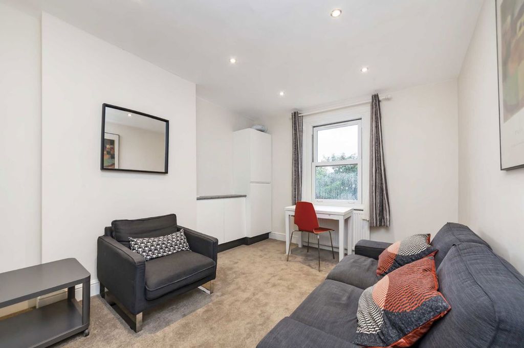 Property photo 2 of 7