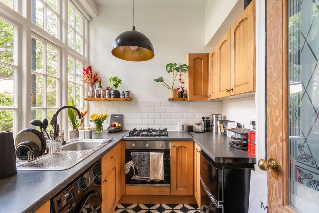 Property photo 3 of 10 Cromwell Road-2.Jpg