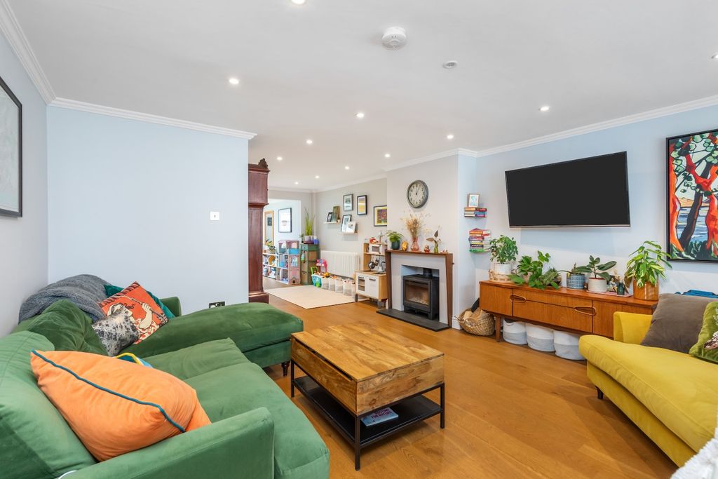 Property photo 2 of 14 5202402