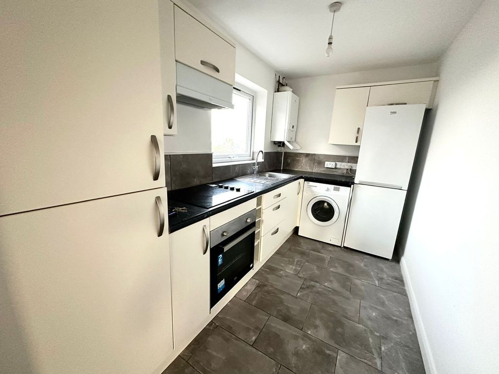 Property photo 2 of 11 Kitchen 2