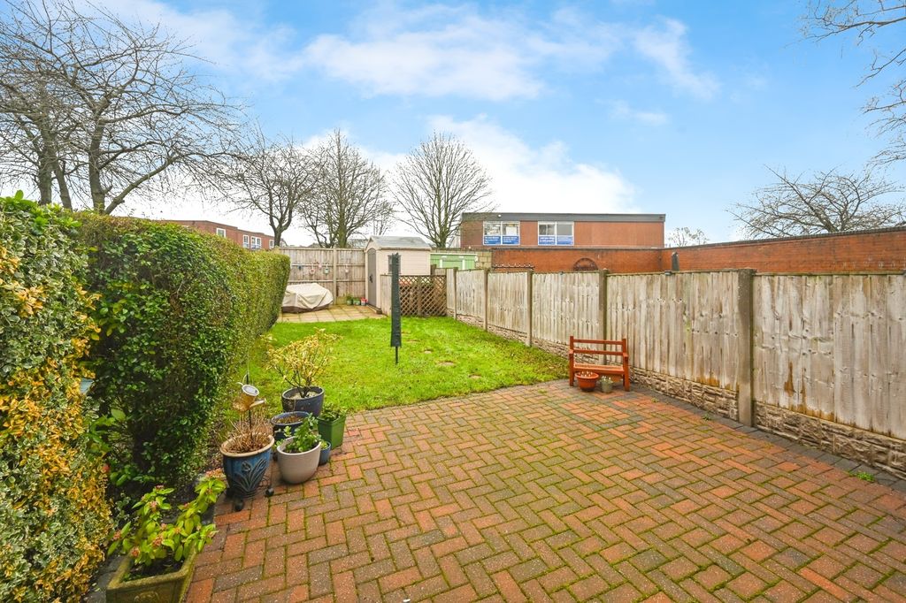 Property photo 2 of 15 Garden