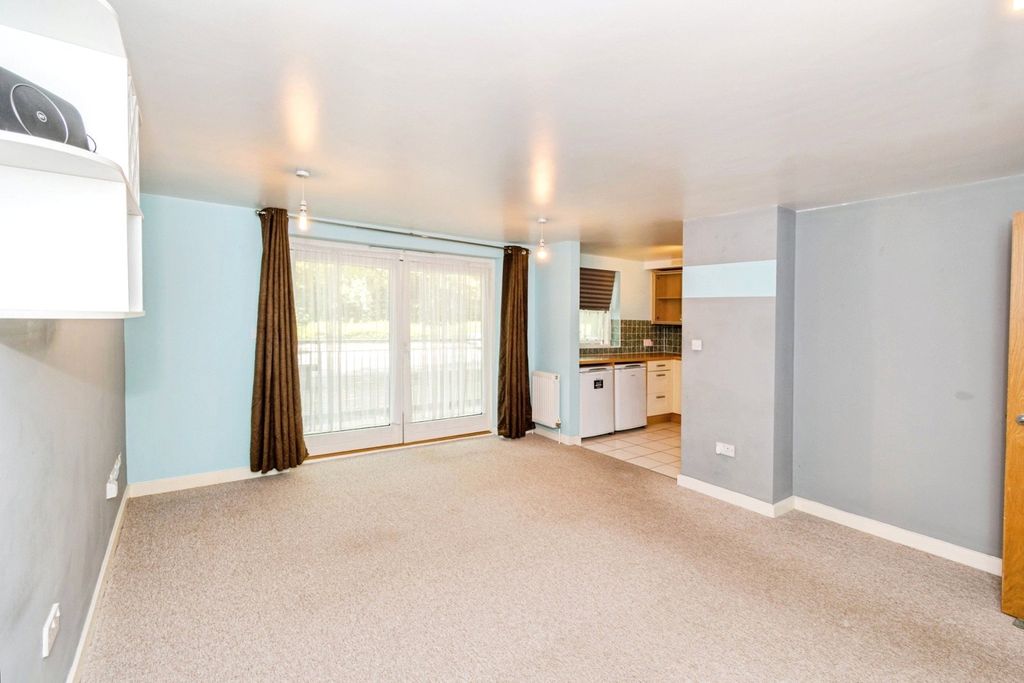 Property photo 3 of 14 Photo