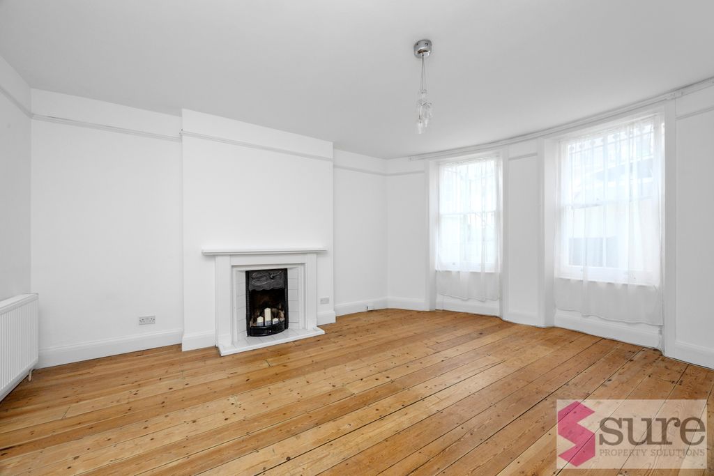 Property photo 2 of 18 Eaton Place, 14A-016
