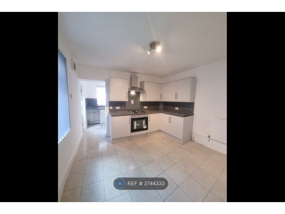 Property photo 2 of 14 Kitchen