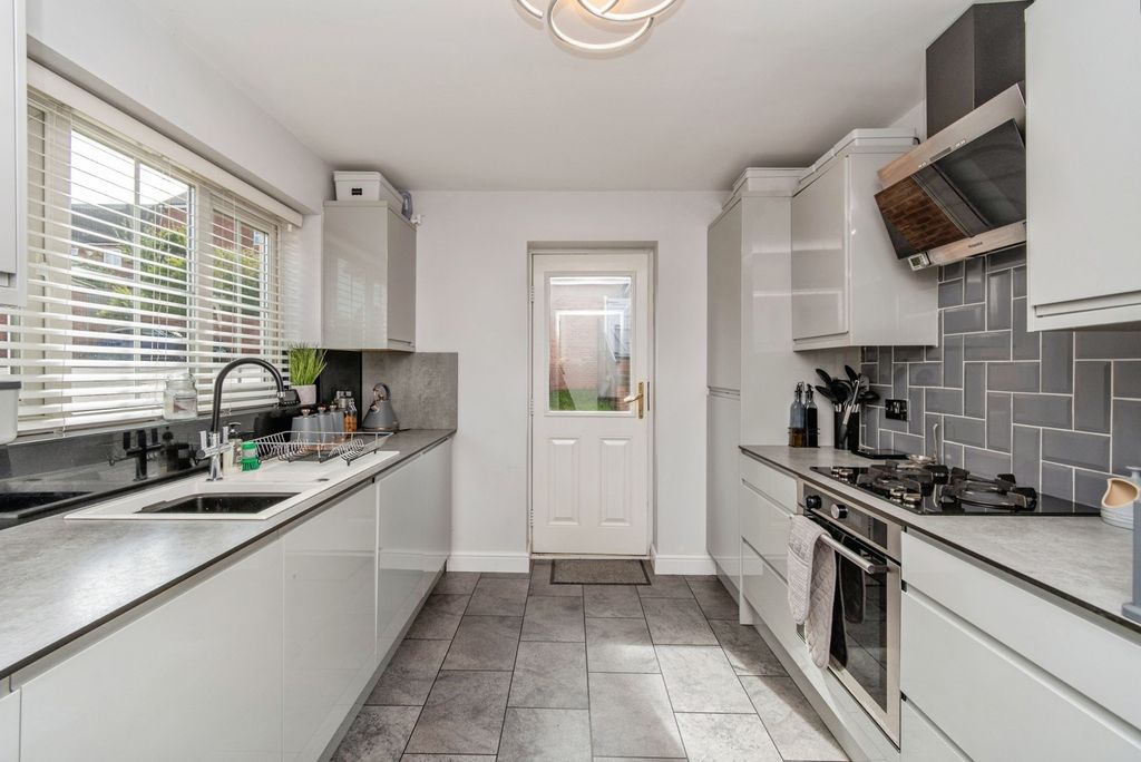 Property photo 2 of 17 Photo