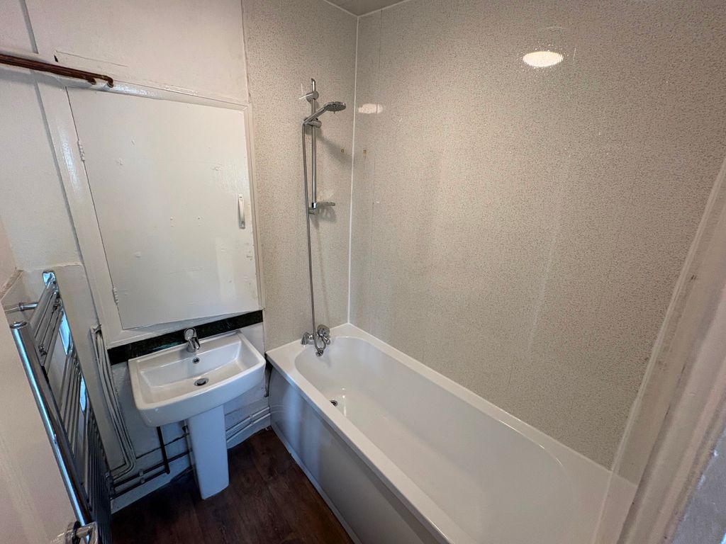 Additional image 3 of 3 bed terraced house to rentCharles Row, Maesteg CF34