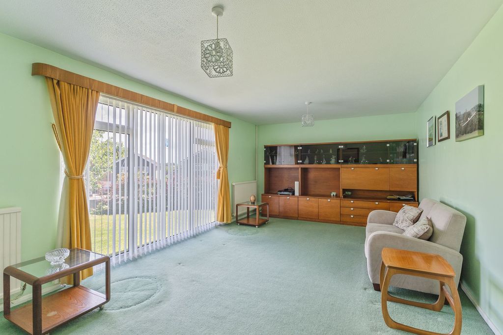 Property photo 3 of 27