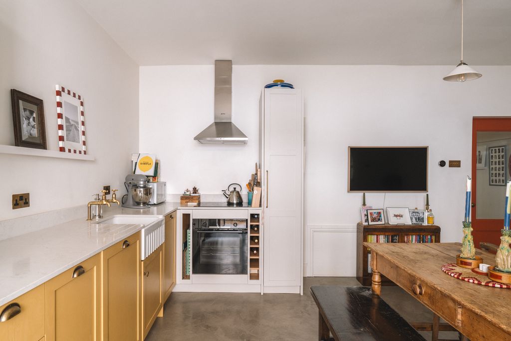 Property photo 3 of 19 304368 - 77Ladbrokeroad_Highres-2.Jpg