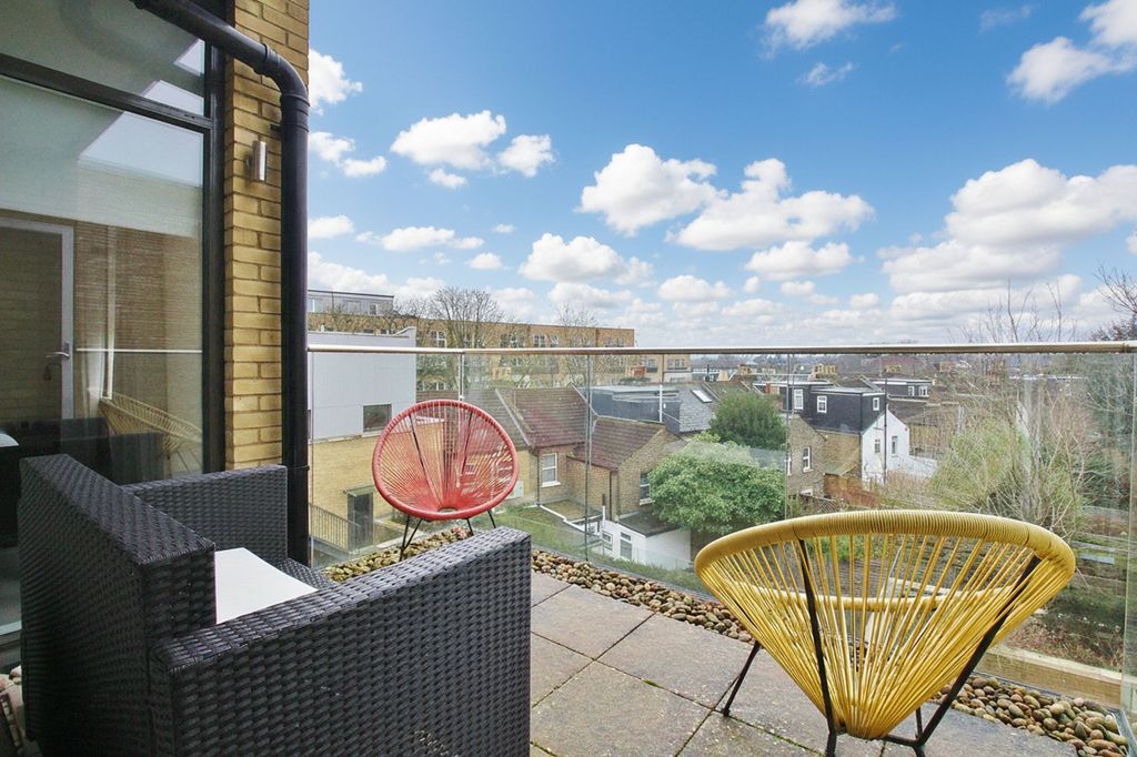 Property photo 3 of 11