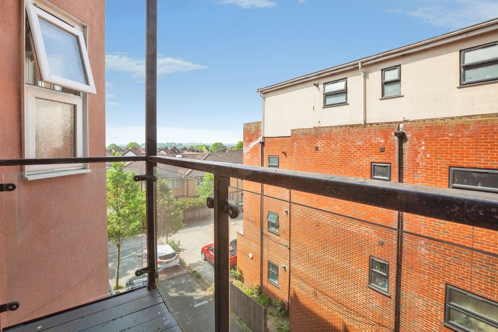 Property photo 2 of 11