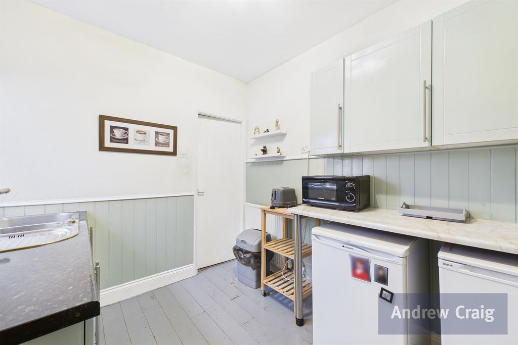 Property photo 3 of 8 Kitchen