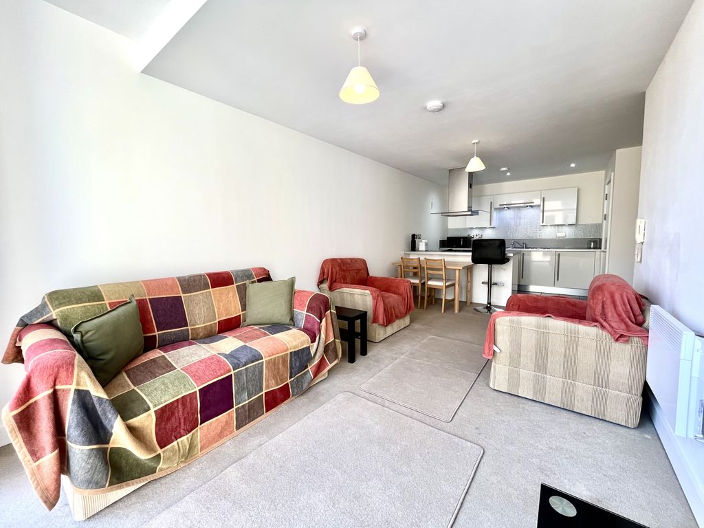 Property photo 3 of 15 Lounge